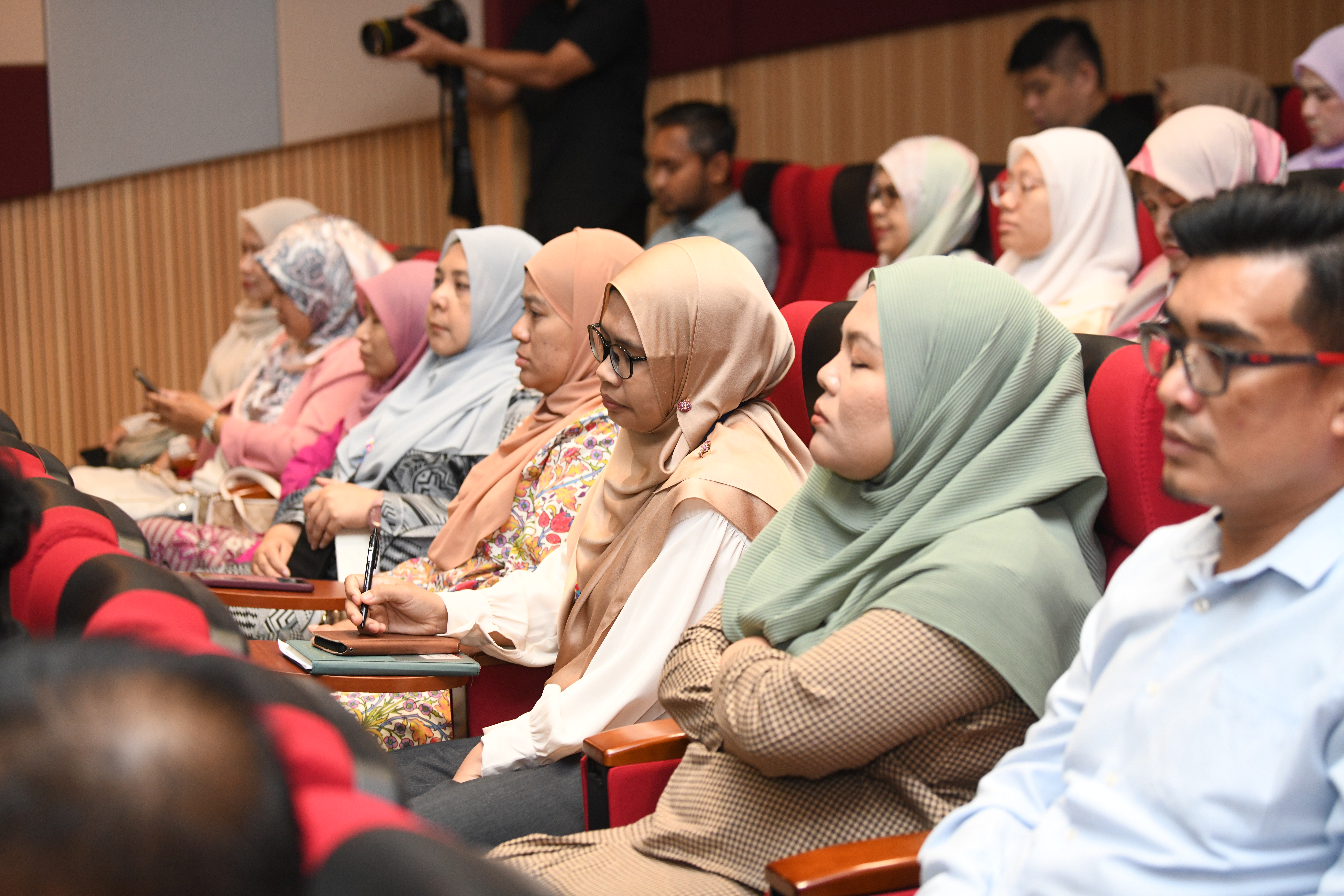 FORUM INTEGRITI: PERANAN KETUA JABATAN DALAM MEMELIHARA REPUTASI DAN INTEGRITI ORGANISASI: CABARAN DAN SARANAN